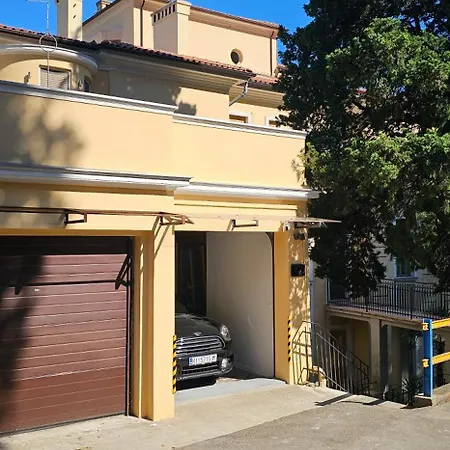 アパート Ilaria, With A Royal Touch オパティヤ