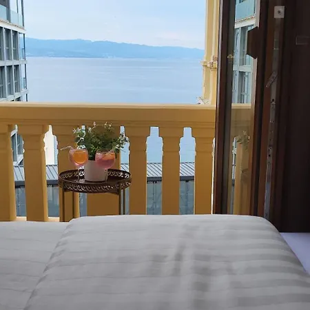 Ilaria, With A Royal Touch * オパティヤ