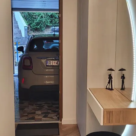 Ilaria, With A Royal Touch オパティヤ