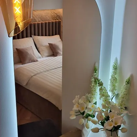 Ilaria, With A Royal Touch アパート