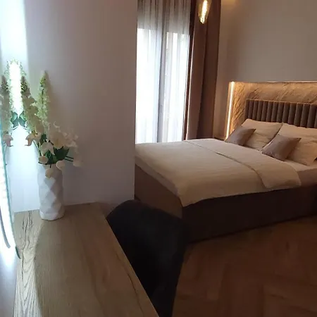 Ilaria, With A Royal Touch * オパティヤ