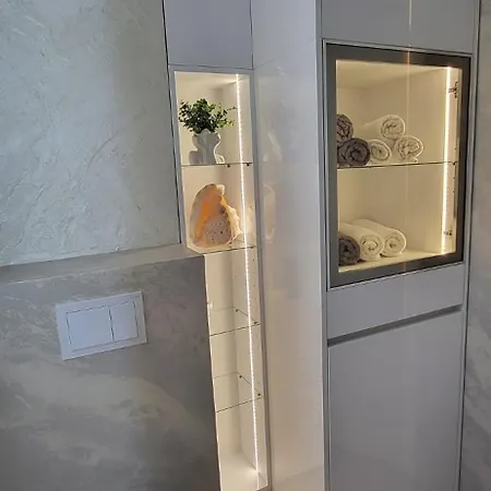 Ilaria, With A Royal Touch * オパティヤ